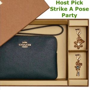 Coach Boxed Corner Zip Crossgrain Wristlet Forest Green 2 Detachable Charms NEW